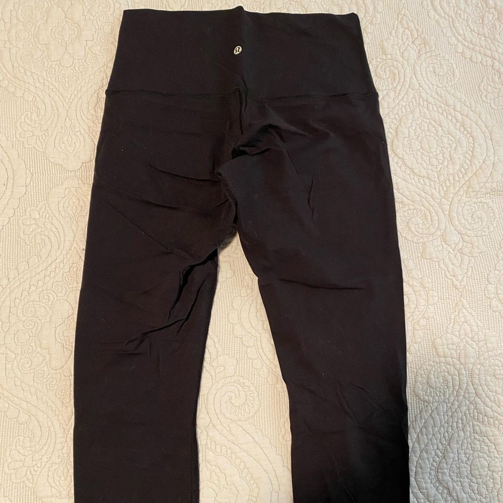 Black LULULEMON Wunder Under leggings 21”